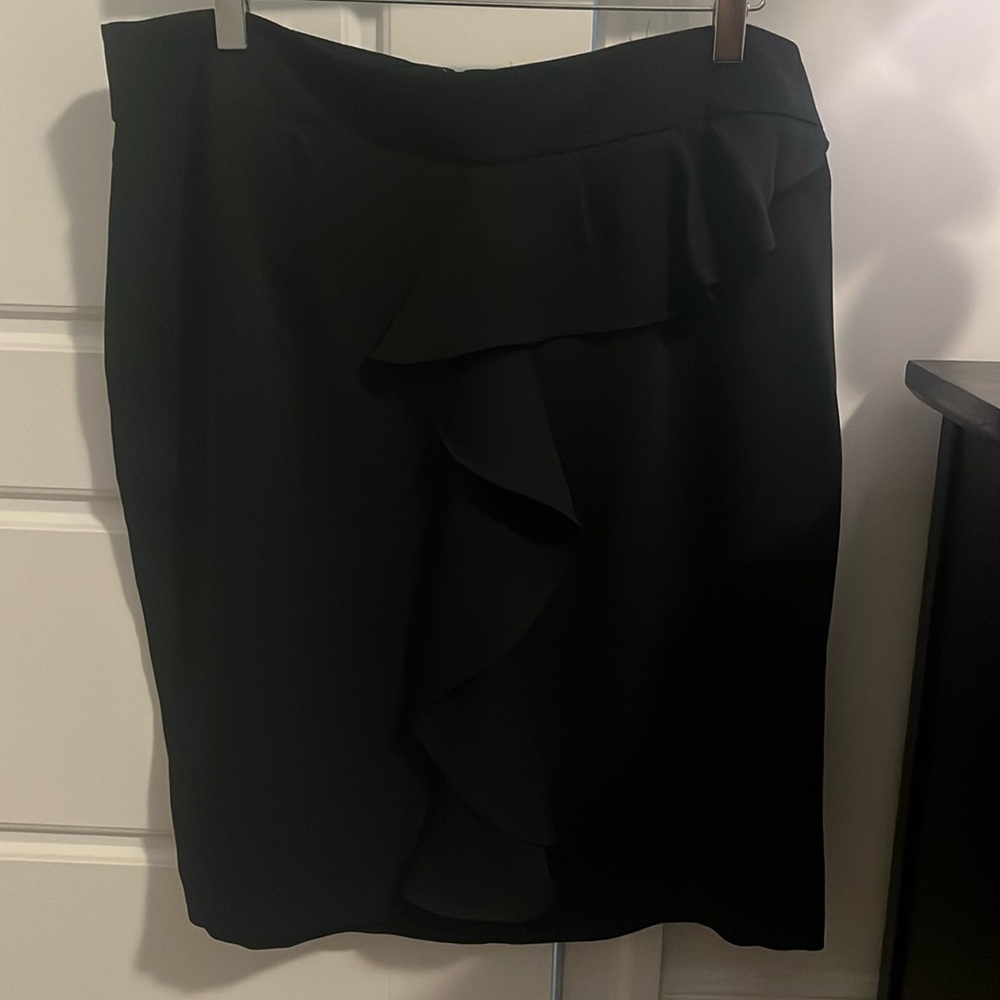Elle skirt with ruffle down the front, length is just over the knee